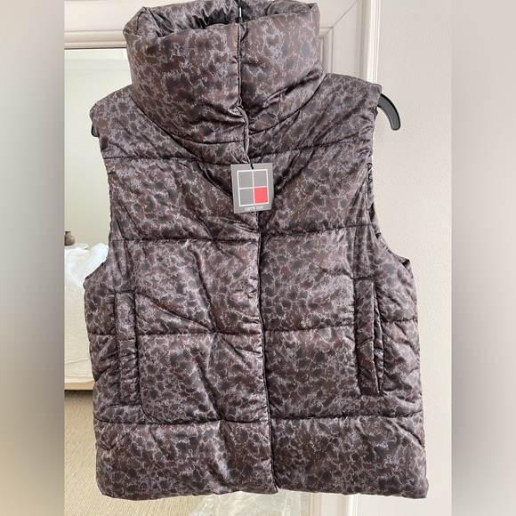 Carre Noir Quilted Vest Top